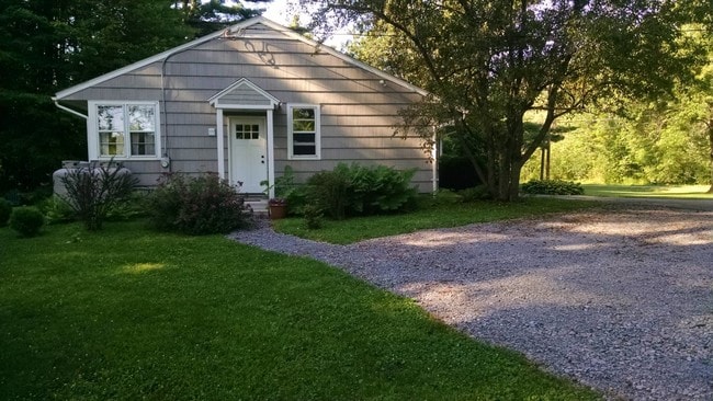 Building Photo - 20 Locust Grove Rd