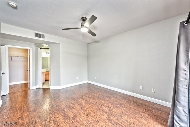 Building Photo - 7701 W Robindale Rd