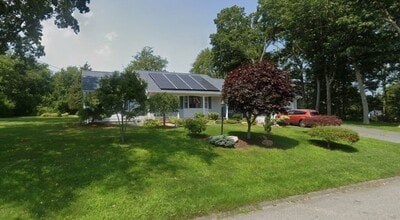 Building Photo - 12 Holiday Dr