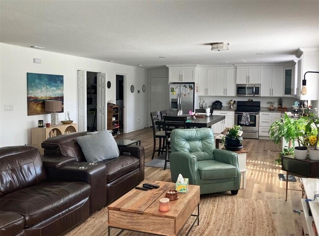 Building Photo - 2101 Queensboro Ave S