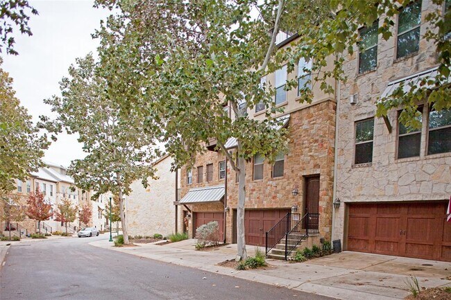 Building Photo - 224 Adams St