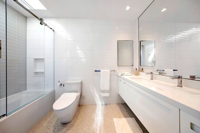 Building Photo - 345 Dune Rd