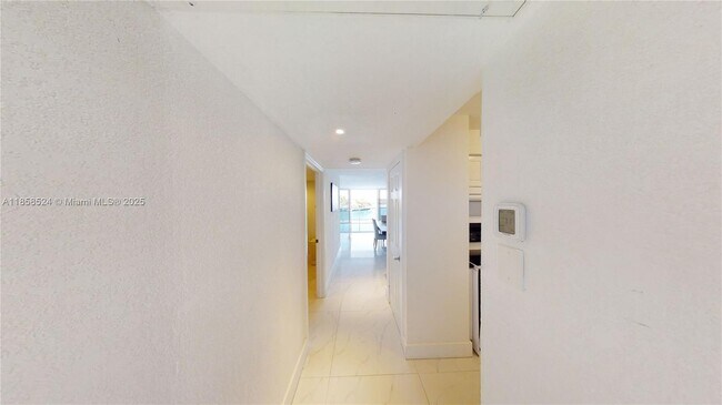 Building Photo - 6770 Indian Creek Dr