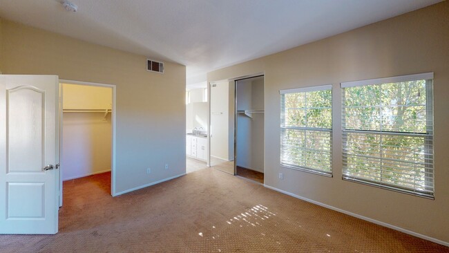 Building Photo - 3 Bedroom 2.5 bath Townhome Anaheim Hills Beauty!