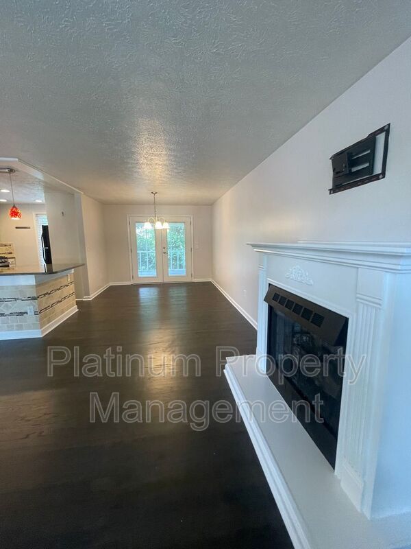 Building Photo - 10500 Worthington Hills Manor