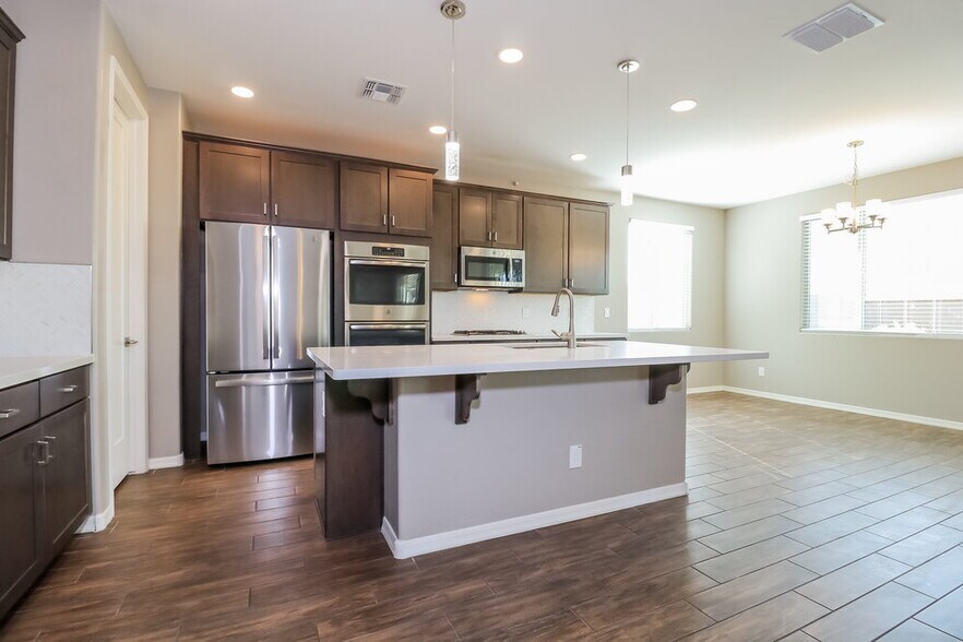 Building Photo - 21051 W Almeria Rd