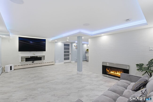 Building Photo - 508 Highland St