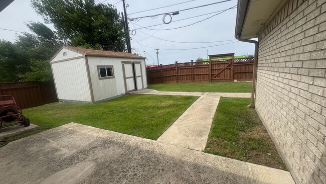 Building Photo - 3 Bedroom Home Conveniently Located off Stan Schlueter in Killeen