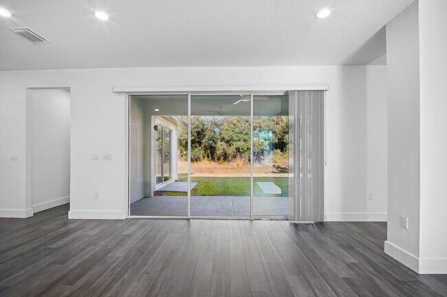 Building Photo - Luxury New construction 3 bedroom 2 baths located in North Port