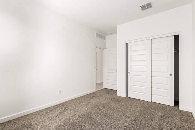 Building Photo - Brand New - Never Lived In 4 Bedroom / 2 B...