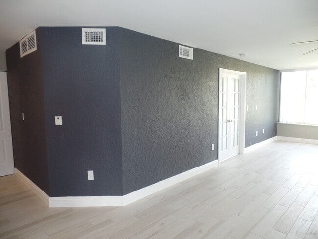 Building Photo - 2851 N Oakland Forest Dr