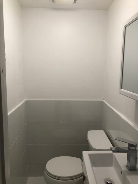 Building Photo - 1706 Commonwealth