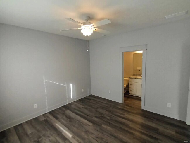 Building Photo - 1231 W Rangeview Cir