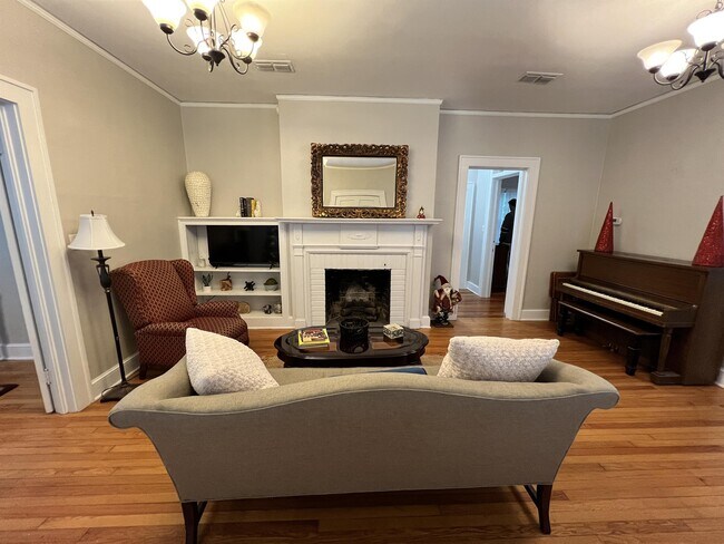 Building Photo - 1313 N Gadsden St