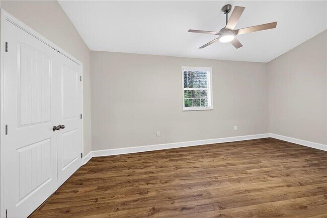 Building Photo - 955 S Columbia Dr