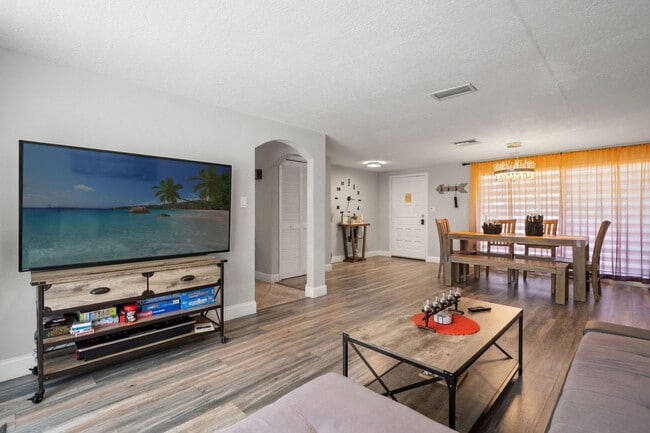 Building Photo - 7240 Westwind Dr