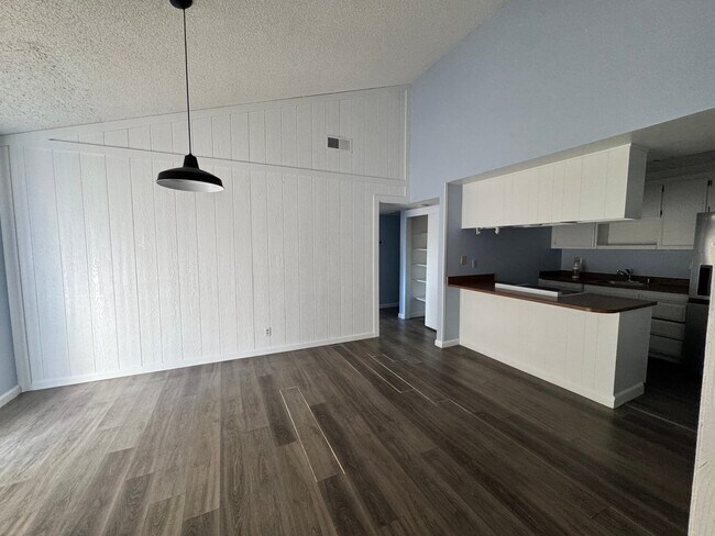 Building Photo - 7442 Tierra Way