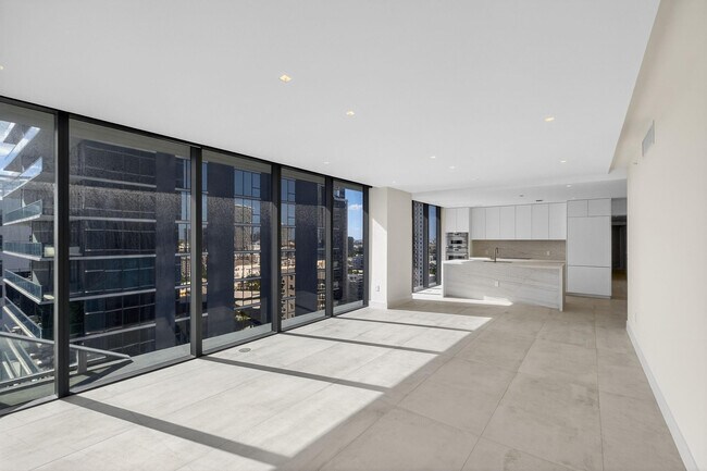 Building Photo - 700 NE 24th St