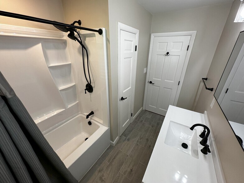 New Bathroom - 193 Beaver St