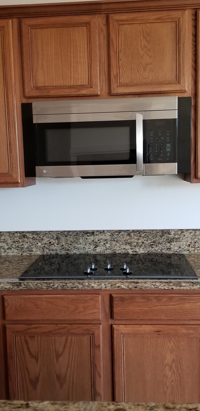 Building Photo - 4901 Oro Ln