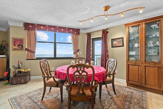 Building Photo - 1000 Longboat Club Rd