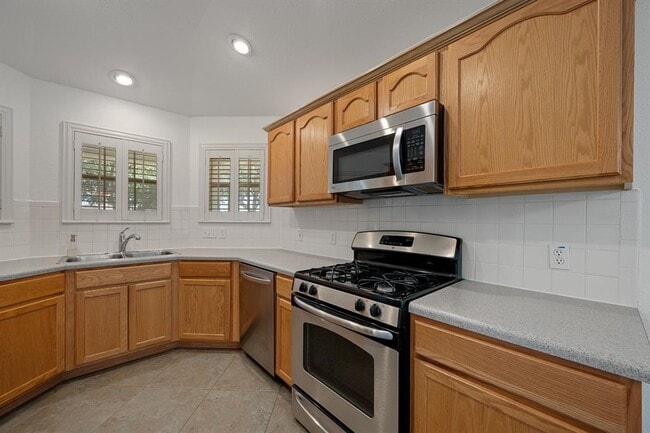 Building Photo - 5400 Rusk Ct