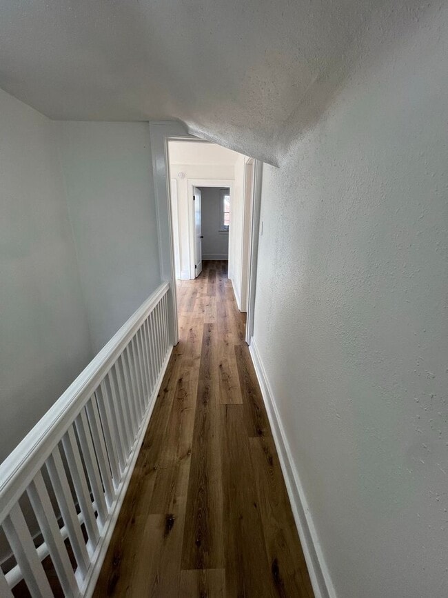 Building Photo - Brand new fully renovated 5 Bedroom Single...