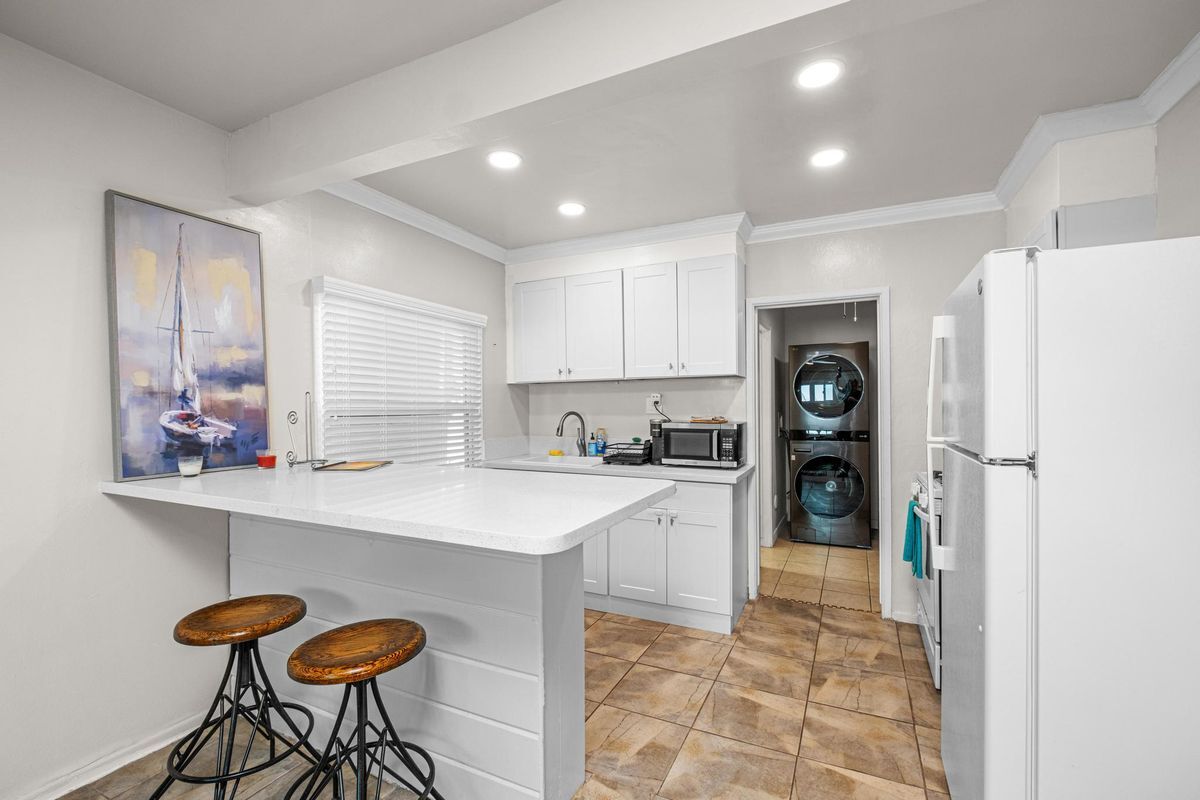 Building Photo - 58 10th Ct