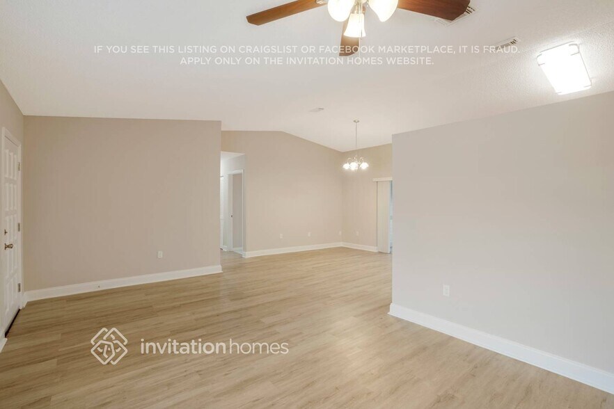 Building Photo - 16850 SW 92nd Ave