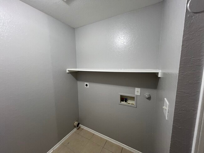 Building Photo - 3734 Candleglenn