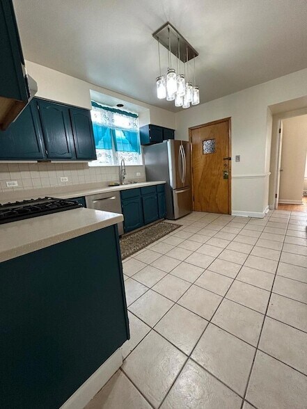 Building Photo - 6332 N Francisco Ave