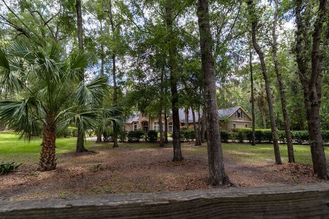 Building Photo - Executive Gainesville Rental: Custom 4 Sui...