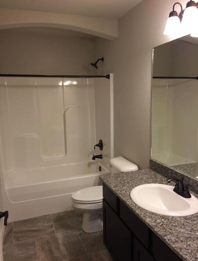 Building Photo - BEAUTIFUL HOME IN GREAT LOCATION!