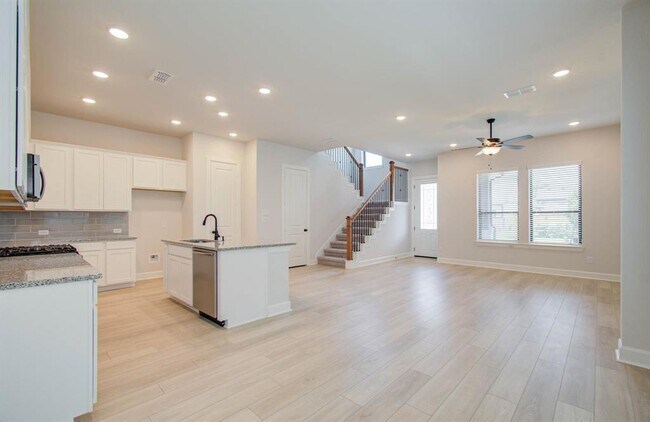 Building Photo - 1515 Noble Pk Dr