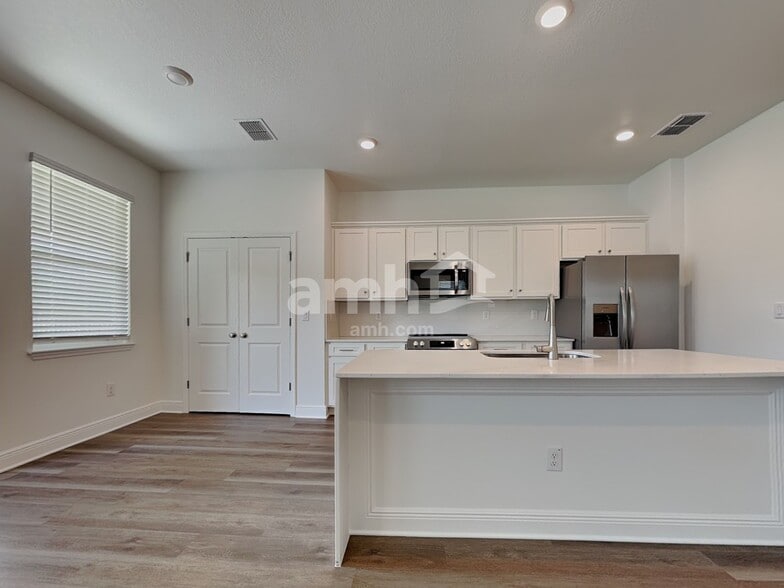 Building Photo - 6772 Atlantic Bch Ave