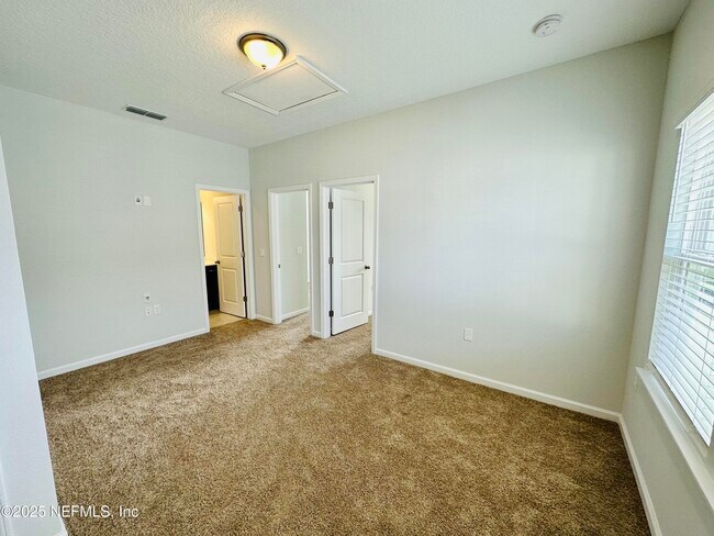 Building Photo - 84 Pinebury Ln