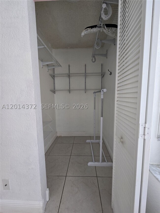 Building Photo - 1001 Coral Club Dr