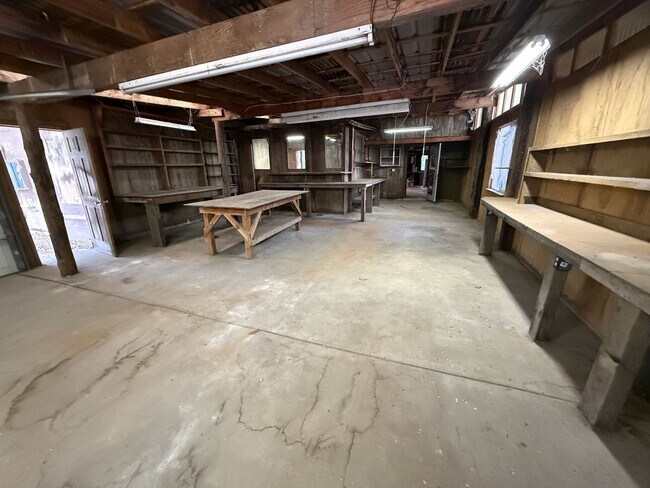 Building Photo - 3BED2BATH - NEWLY REMODELED WITH 3,000+ sq. ft. SHOP GARAGE, LARGE YARD, WASHER/DRYER HOOKUPS