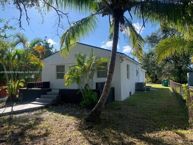 Building Photo - 2424 NW 44th St