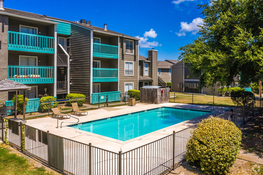 2 Pools For Your Swimming Pleasure - Four Winds Apartment Homes