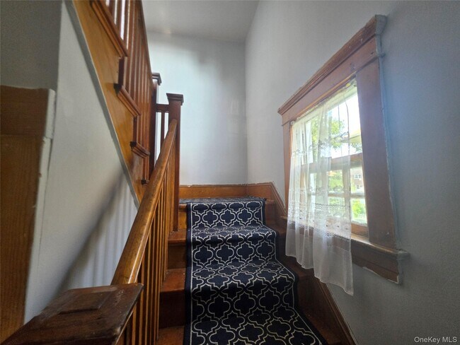 Building Photo - 81 Waring Pl