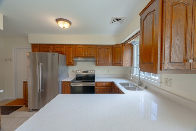 Building Photo - 2428 S Root River Pkwy