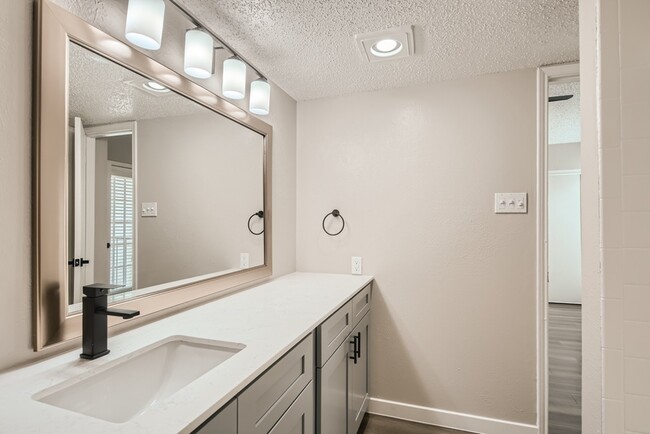 A4 Renovated - 1 Bed 1 Bath - Rise at Highland Meadows