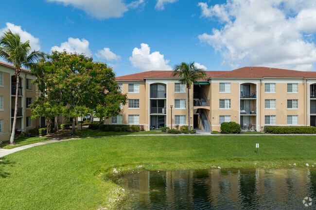 Building Photo - Vista Verde at Coconut Creek