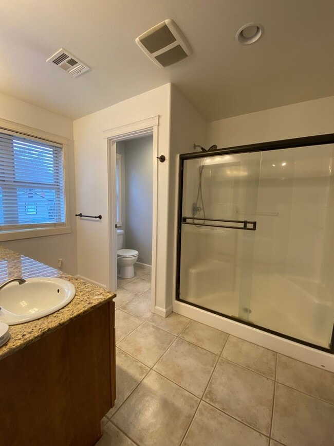 Building Photo - 4 Bedroom 2 1/2 Bath home in The Dalles
