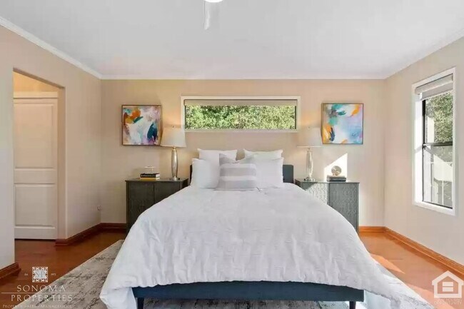 Building Photo - Beautiful 4bd/3.5ba Updated Custom House with Valley Views