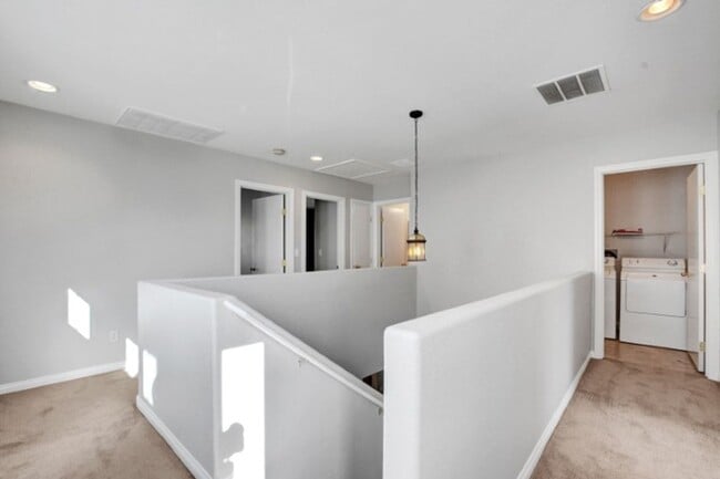 Building Photo - Awesome 3 Bedroom, 2 Story Home in North L...