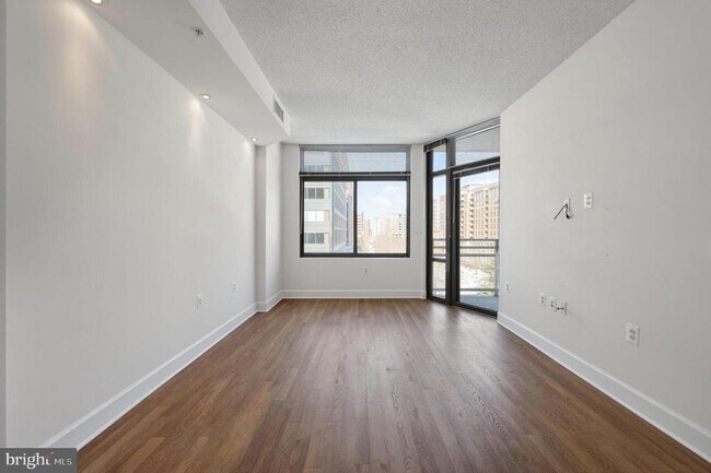 Building Photo - 3600 S Glebe Rd