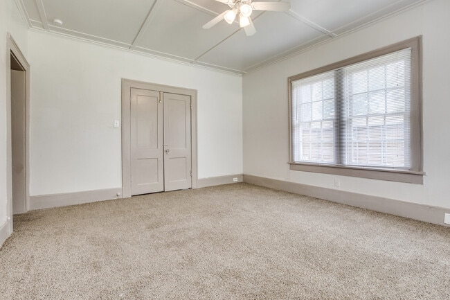 Building Photo - Rare & Classic Oak Lawn House | Great Location | Huge Backyard