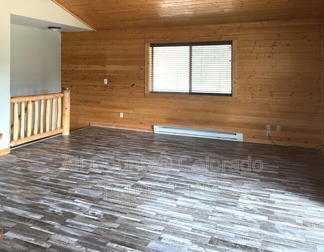 Building Photo - 14515 Columbine Cir